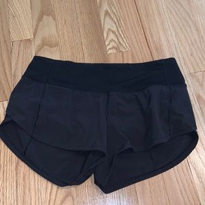 Lululemon speed up short in black